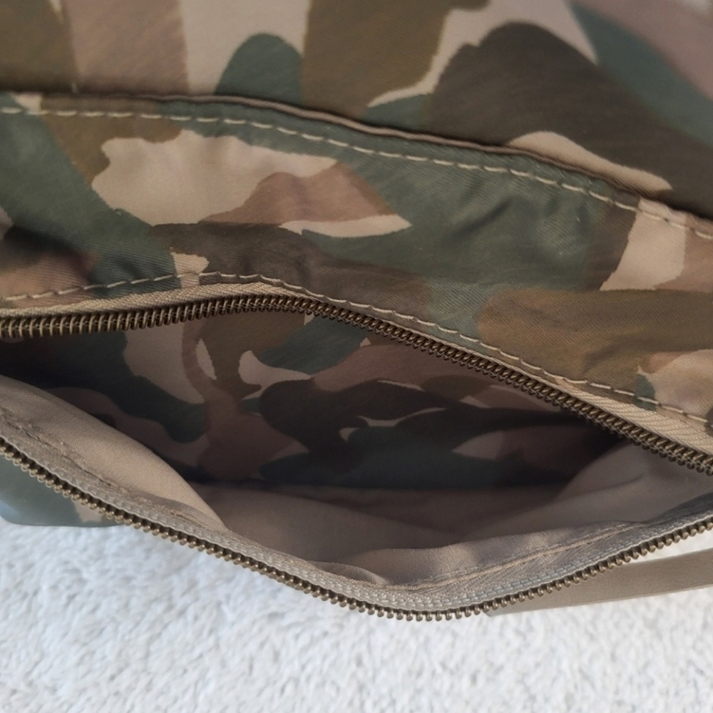 Camo Mini Backpack with Collectable StarWars Chewbaca Key Chain/Charm - Picture 9 of 12